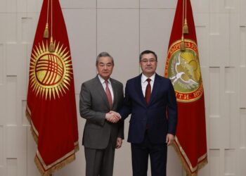 Kırgızistan Cumhurbaşkanı, Çin Dışişleri Bakanı ile görüştü