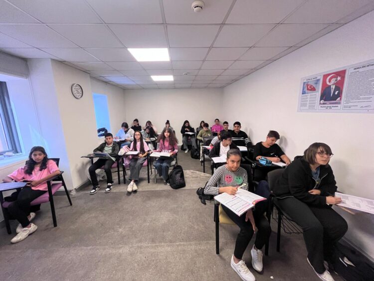 Beyoğlu’nda eğitimde fırsat eşitliği: Ücretsiz kurslardan 1084 öğrenci faydalanıyor