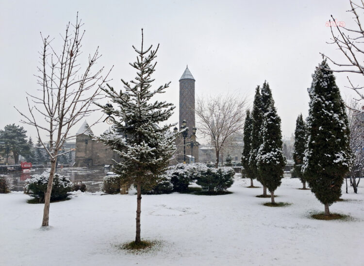 Erzurum’a yılın ilk karı yağdı