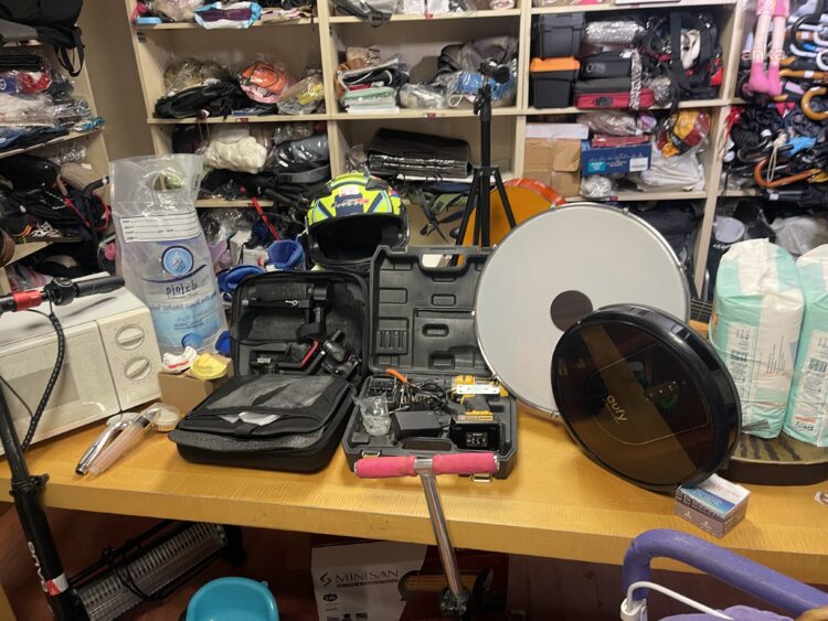 İstanbul’da toplu taşımada unutulan eşyalar sergilendi…