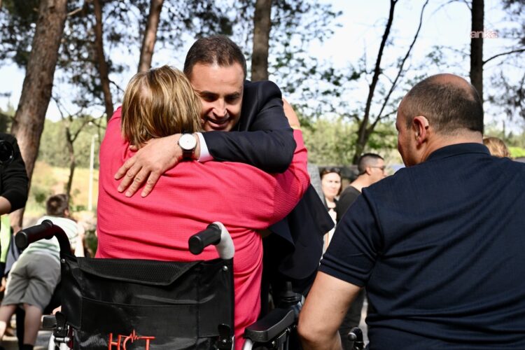 Balıkesir Büyükşehir Belediyesi’nden özel gereksinimli bireylere 5 bin TL nakdi destek