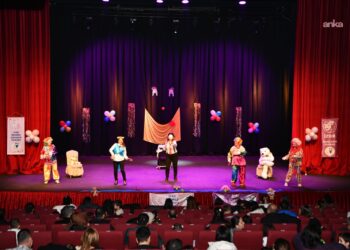 Balıkesir’de bir günde iki ayrı tiyatro oyunu sanatseverlerle buluştu