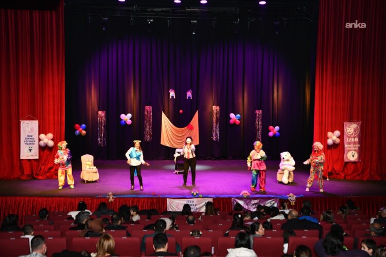 Balıkesir’de bir günde iki ayrı tiyatro oyunu sanatseverlerle buluştu