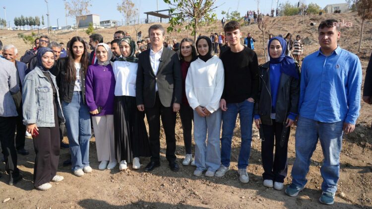 Adıyaman’ın il oluşunun 71’inci yılında 71 fidan toprakla buluşturuldu