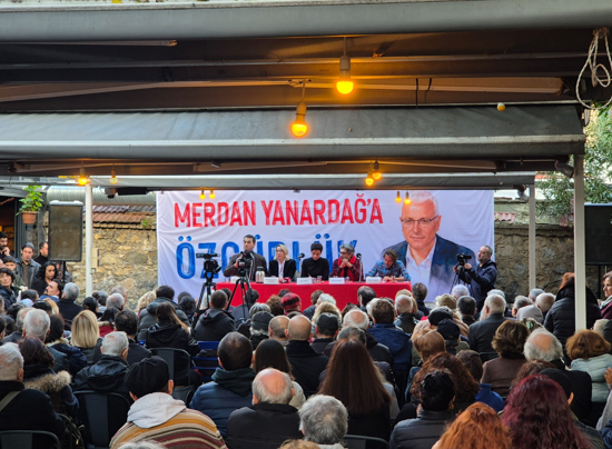 Meslektaşları Merdan Yanardağ’ın kitaplarını imzaladı: Ablukayı birlikte dağıtacağız