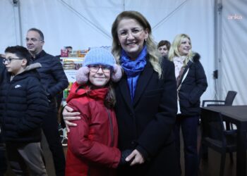 Bakırköy Belediyesi’nin buz pistine yoğun ilgi