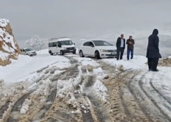 Doğu ve Güneydoğu’da yoğun kar yağışı nedeniyle yollar kapandı