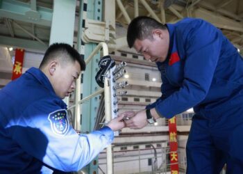 Çin’in Shenzhou-20 uzay aracı, Dünya’ya mürettebatsız dönecek