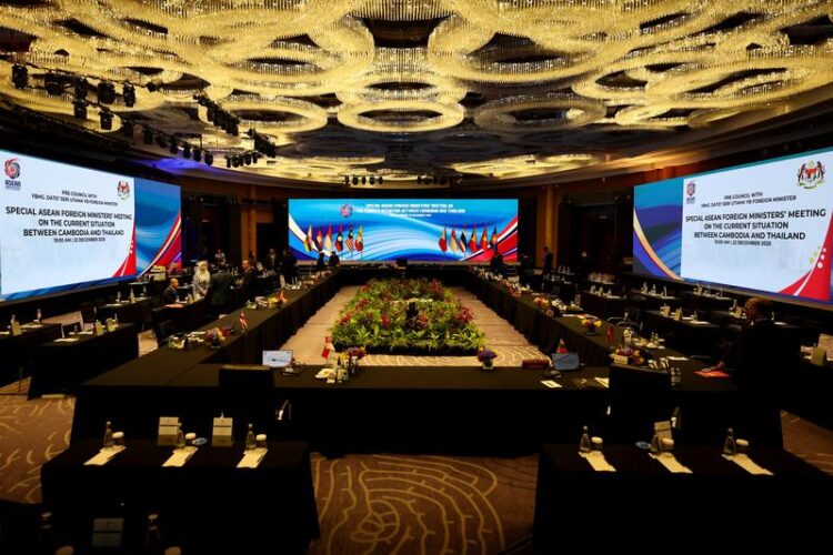 ASEAN dışişleri bakanları, Tayland-Kamboçya çatışmasını görüşmek üzere Malezya’da toplandı