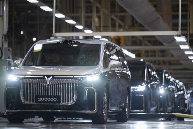 Çinli otomobil üreticisi Dongfeng, yıllık 1 milyon NEV satış hedefine ulaştı