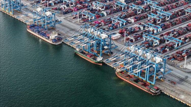 Çin’in Yeni Uluslararası Kara-Deniz Ticaret Koridoru’nda 5 milyon TEU’nun üzerinde yük taşındı