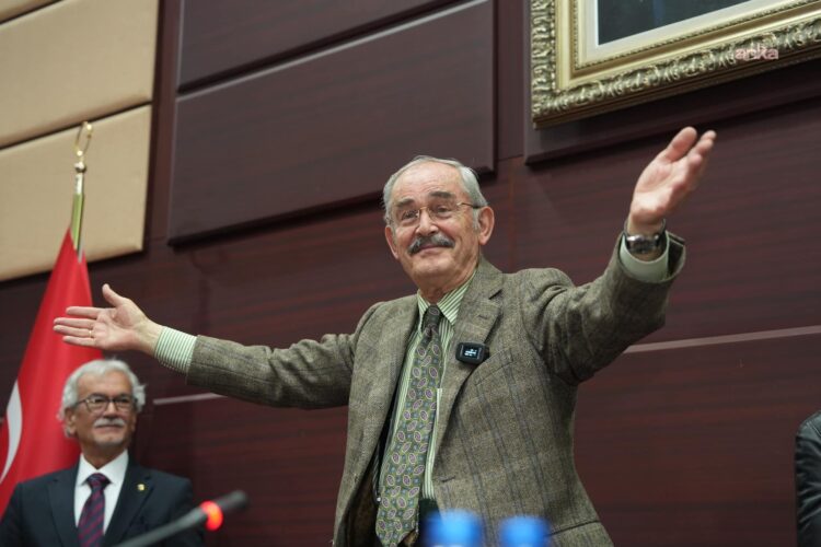 Yılmaz Büyükerşen aktif siyaseti bıraktı