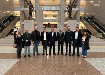 CHP’li Çelik’ten, AKP’nin afişleri için suç duyurusu