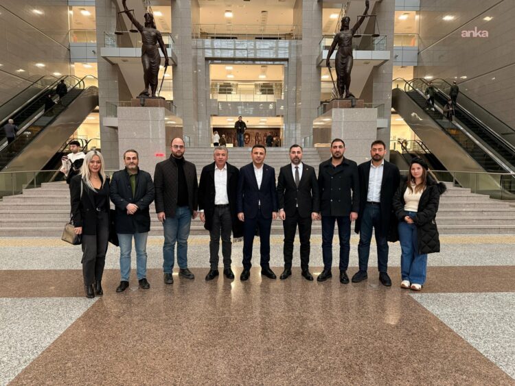 CHP’li Çelik’ten, AKP’nin afişleri için suç duyurusu