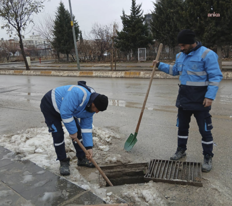 Adıyaman’da yağış mesaisi sürüyor