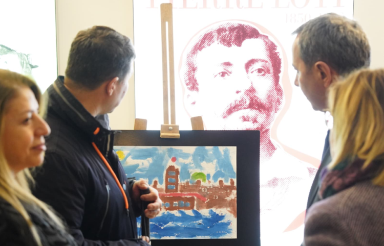 Görme engelli ressamın braille tekniğiyle yaptığı resimler büyük beğeni topladı