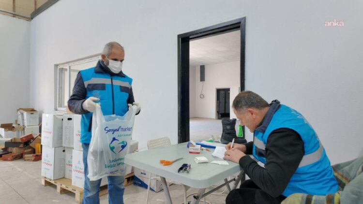 Adıyaman Belediyesi’nden 213 çocuğa kıyafet ve gıda desteği