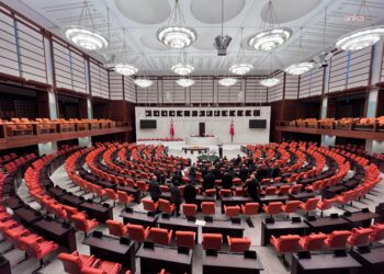 Özgür Özel: “Dağ fare doğurdu. 19 bin lira olan maaşı 20 bin lira yapıyorlar”