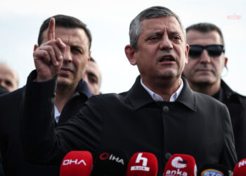 Özgür Özel: “İmamoğlu’nun diplomasını ne yaparsanız yapın Erdoğan’ı yeneceğiz”