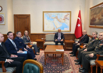 Güler-Barrack görüşmesindeki oturma düzenine CHP’li Murat Bakan’dan tepki…