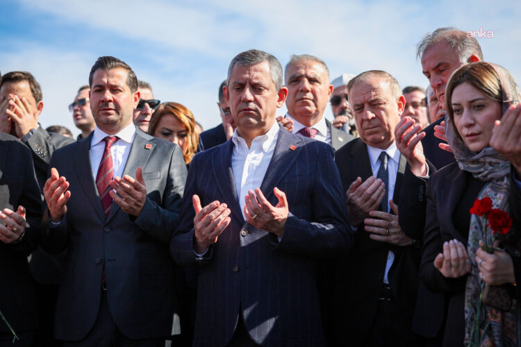 Özgür Özel Hatay’da Defne Belediyesi ve Narlıca Deprem Şehitliği’ni ziyaret etti