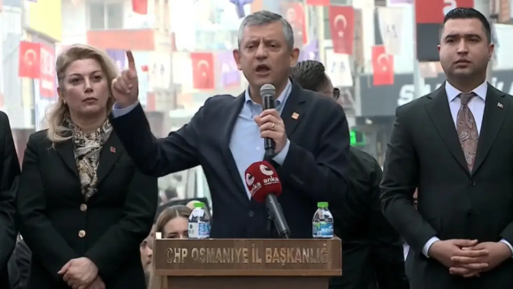 Özel’den Erdoğan’a “deprem turisti” yanıtı: “50’nci sefer buradayım. Belki attığın yalandan utanırsın”