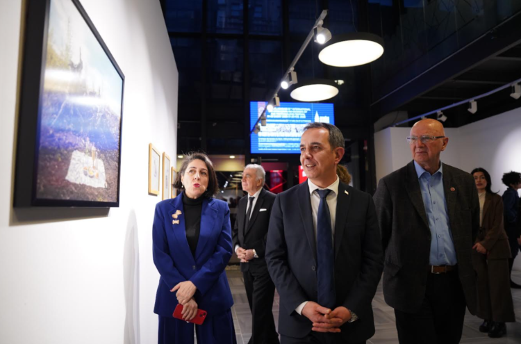 “Çay mı Kahve mi” sergisi Beyoğlu’nda açıldı