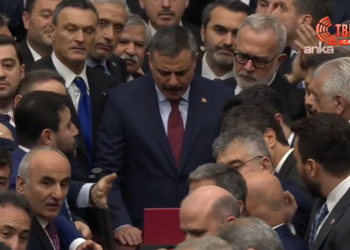 Meclis Genel Kurulu karıştı: ‘Akın Gürlek’ protestosunda yumruklar havada uçuştu