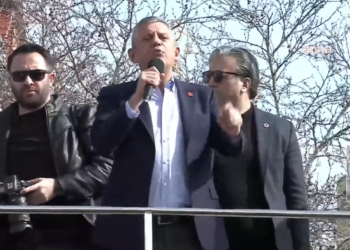 Özgür Özel: ”Bu meydana bakınca eşitsizliğe adaletsizliğe karşı yılmayanları görüyorum”