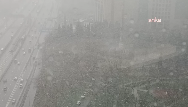 İstanbul’da aralıklarla kar yağışı görüldü…