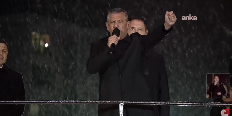 Özgür Özel: “Biz kendimize güveniyoruz, canlı yayın istiyoruz!”