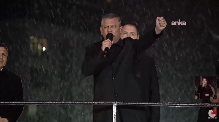 Özgür Özel: “Biz kendimize güveniyoruz, canlı yayın istiyoruz!”