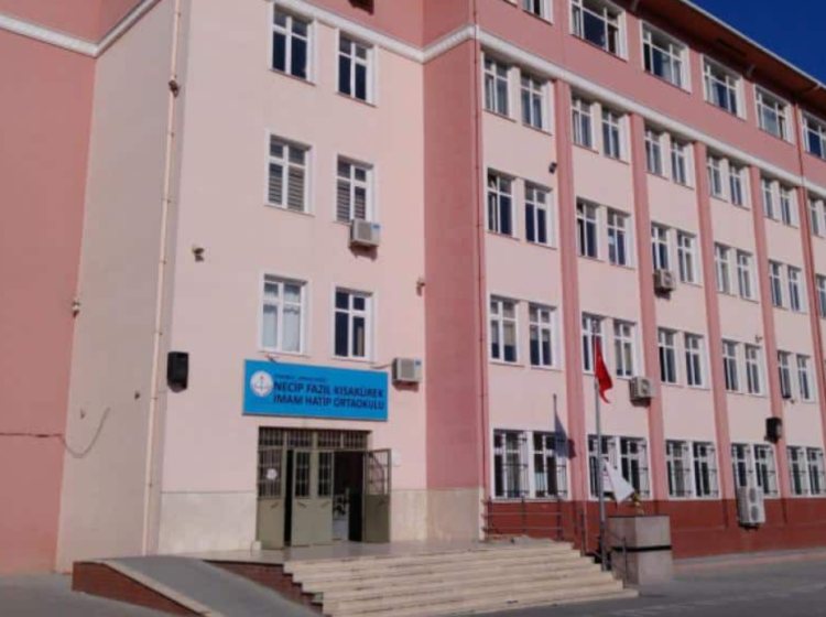 İstanbul İl Milli Eğitim Müdürlüğü, okulda “selefi yemini” okutulmasına ilişkin soruşturma başlattı