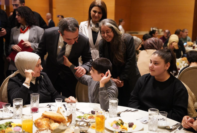 Beyoğlu’nda engelli bireyler ve aileleri iftarda buluştu