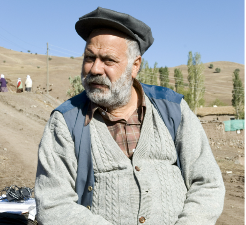 Türk tiyatrosunun usta ismi Ali Tutal hayatını kaybetti