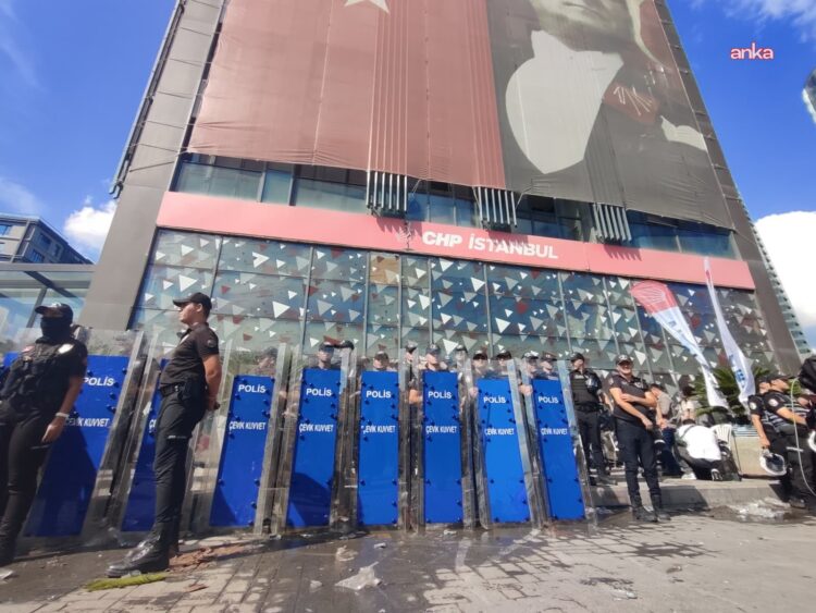 CHP’nin İstanbul İl Kongresi’nin iptali davası ertelendi