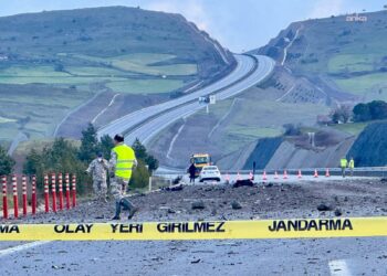 Balıkesir’de düşen F-16 uçağının enkaz kaldırma çalışmaları sürüyor