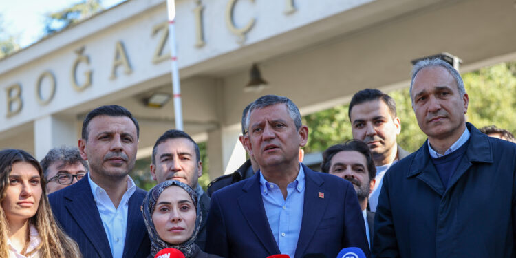 Özgür Özel’den Boğaziçi Üniversitesi’ne ziyaret: “Bazı ziyaretleri itmeden, kakmadan, düşmanlaştırmadan yapabilirsiniz