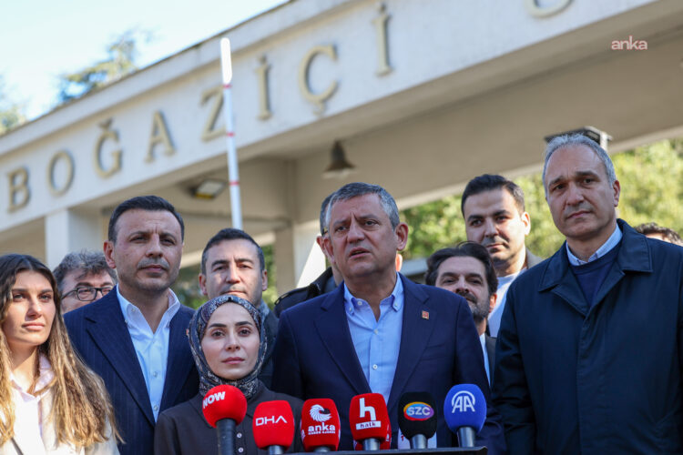 Özgür Özel’den Boğaziçi Üniversitesi’ne ziyaret: “Bazı ziyaretleri itmeden, kakmadan, düşmanlaştırmadan yapabilirsiniz