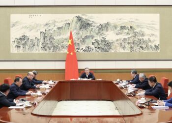 Çin Başbakanı Li, yapay zeka inovasyonu ve uygulamasında kapsamlı atılım çağrısı yaptı