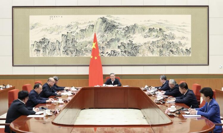 Çin Başbakanı Li, yapay zeka inovasyonu ve uygulamasında kapsamlı atılım çağrısı yaptı