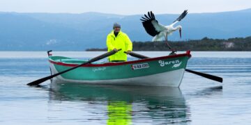 Yaren leylek 15. kez Adem Amca’nın kayığına kondu