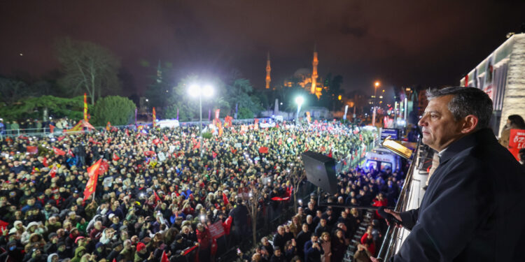 Saraçhane’de 99’uncu buluşma: Bir yıl sonra aynı meydanda “Millet İradesine Sahip Çıktı”