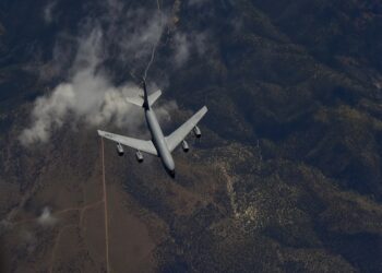 ABD’ye ait yakıt ikmal uçağı Irak’ta düştü