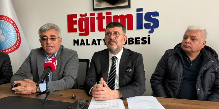 Veli Ağbaba: “Türkiye’de eğitimden memnun olan bir tane aile yok”