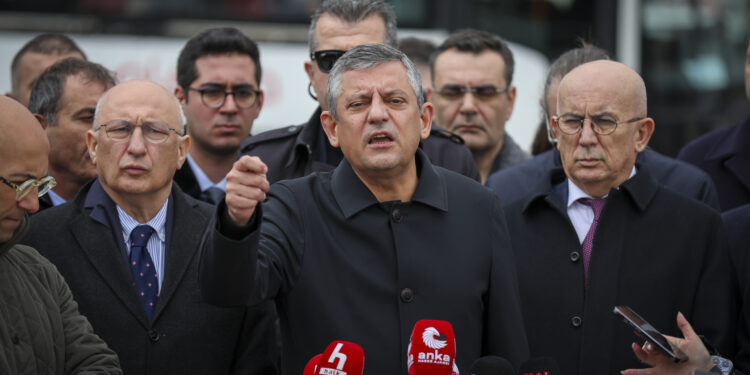 Özgür Özel: “CHP’nin adayı, Erdoğan’ın karşısında yüzde 60’ın altında oy alırsa…”