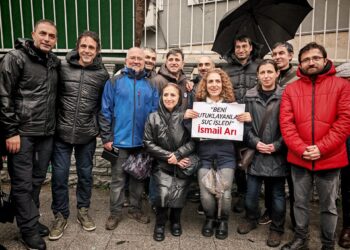 Tutuklu gazeteciler için Kadıköy’de eylem