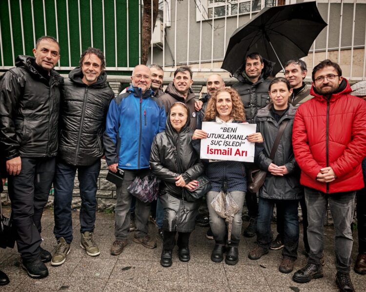 Tutuklu gazeteciler için Kadıköy’de eylem