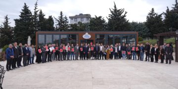 Sancaktepe’de 54 hak sahibi tapularına kavuştu