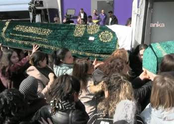 Fatma Nur Çelik ve kızını kadınlar uğurladı…